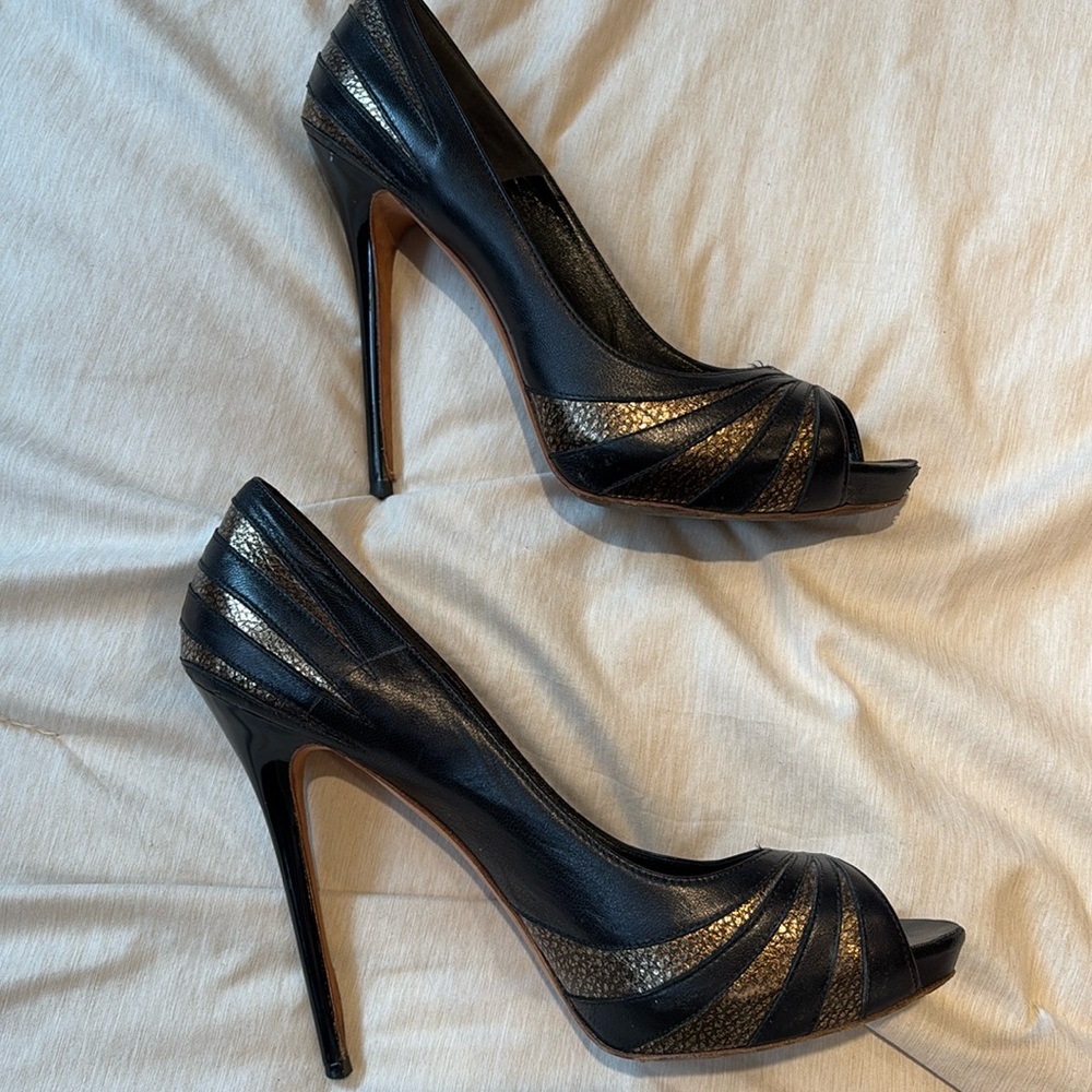 Alexander McQueen size 9 (39) black and gold heels